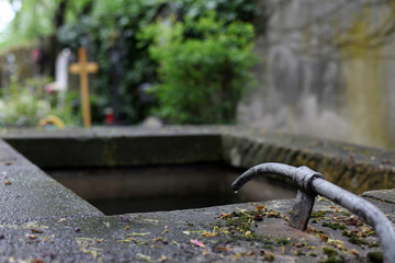 Brunnen im Friedhof