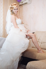 Fototapeta na wymiar Bride getting ready. beautiful bride in white wedding dress with