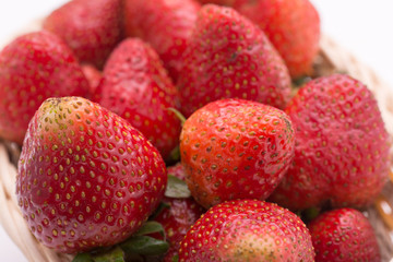 バスケットに入ったストロベリー