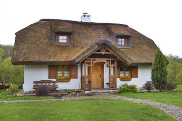 Casa col tetto di paglia.