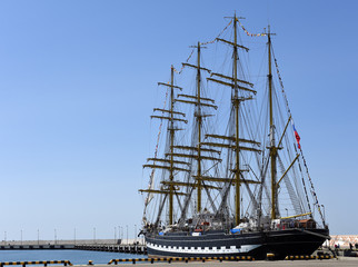 Fototapeta na wymiar Sailing ship in the port