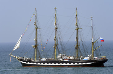 Fototapeta na wymiar Sailing ship goes to sea