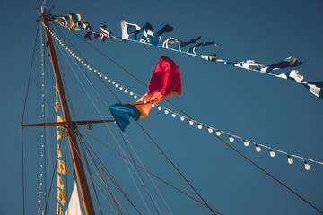 Equipment of yachts and sailing ships