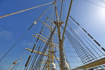 Equipment of yachts and sailing ships