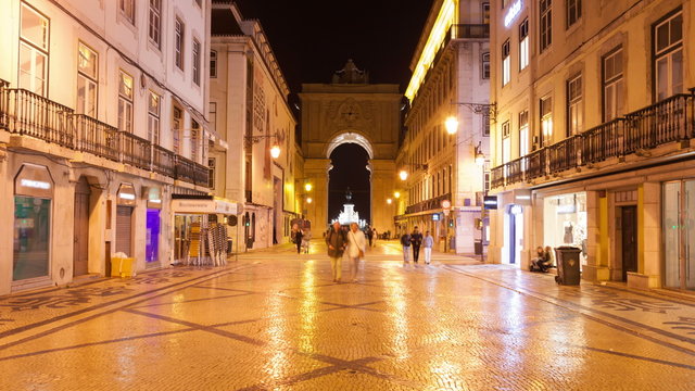 4K night timelpase of Augusta street in Lisbon , Portugal