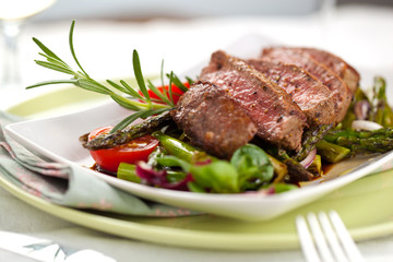 Steak mit spargel