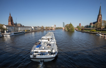 Fototapeta premium frankfurt am main river view with big ship