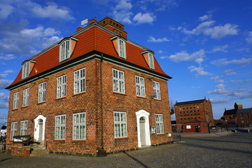 Baumhaus im alten Hafen Wismar