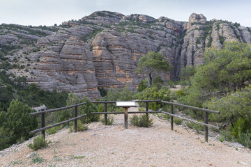 Mirador de montaña. (Provincia de Teruel, España).