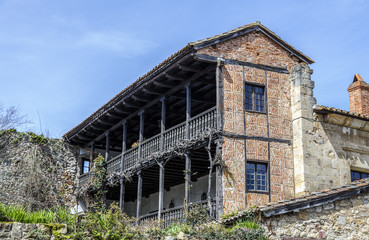 Fototapeta na wymiar Typical architecture in Santillana del Mar, Spain.