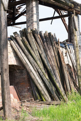 wooden_poles_supported_the_ruins