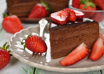 Chocolate cake with strawberries