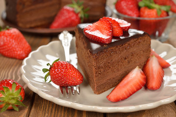 Chocolate cake with strawberries