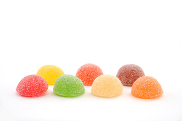 カラフル ゼリー キャンディーのお茶菓子 白背景