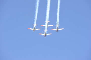 Synchronized flight of 4 planes in the team