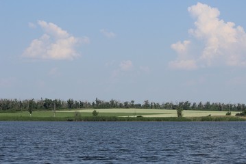 На отдыхе у озера