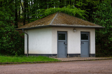 Fototapeta na wymiar Haus -Toilettenhaus