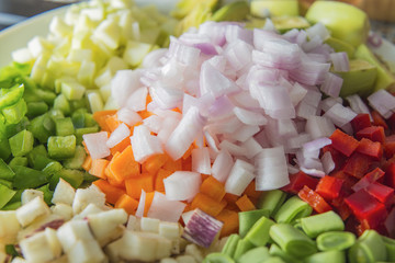 Raw vegetables con on dices