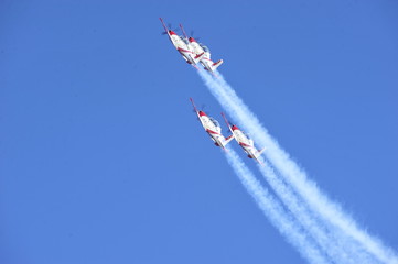 Synchronized flight of 4 planes in the team