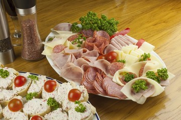 Homework quick meals, canapes with butter and vegetables
