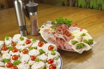 Homework quick meals, canapes with butter and vegetables