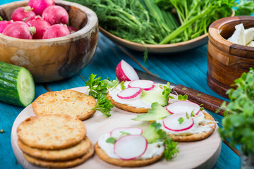 preparation of salty crackers with fresh radish