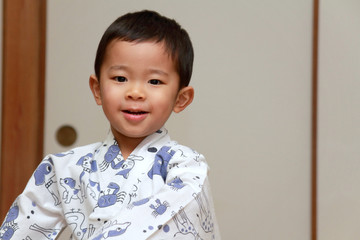 浴衣姿の幼児(3歳児)