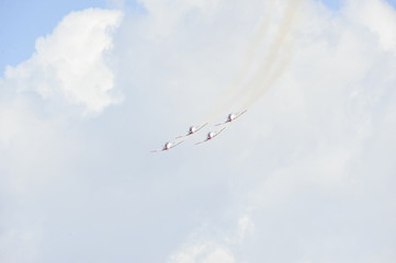 Synchronized flight of 4 planes in the team