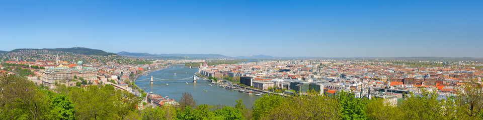 Fototapeta na wymiar Budapest in a sunny spring day
