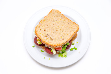 Sandwich mit gebratenen Wurstscheiben
