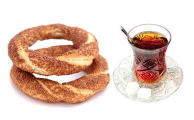 Traditional Turkish sesame bagel (simit) and Turkish tea
