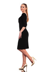 Fototapeta premium elegant woman standing with one leg up