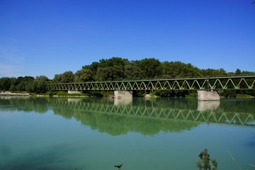 Fototapeta premium Eisenbahnbrücke über den Inn