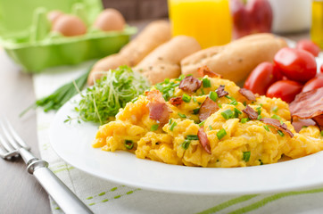 Scrambled eggs with bacon
