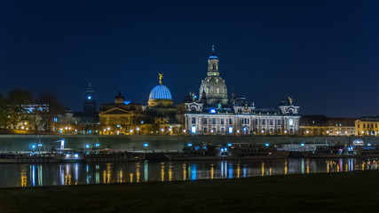 Fototapeta na wymiar Dresden bei Nacht