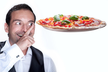 Businessmann mit fliegender Pizza lustig Porträt