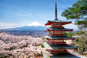 Rolgordijnen Lente en sakura bij de Chureito-pagode in Fujiyoshida, Japan © eyetronic