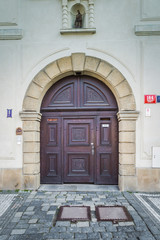 Fototapeta na wymiar doors in Prague