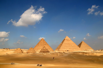 Fototapeta na wymiar Die Pyramiden von Gizeh in Kairo
