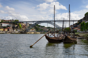 Barcos típicos do Rio Douro no Porto