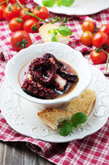 Cooked octopus with bread