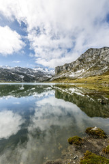 Fototapeta na wymiar lake Ercina Covadonga, Asturias Spain