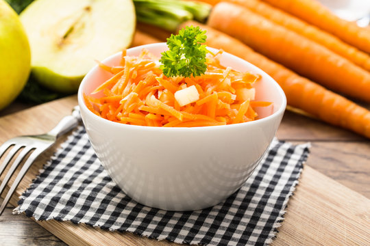Karottensalat mit &Auml;pfel - carrot salad with apples