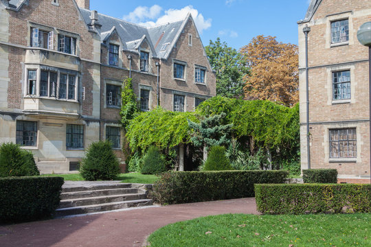 cit&eacute; universitaire de Paris