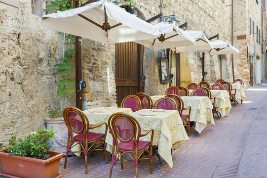 Sidewalk Cafe In Resort Town San Gimignano, Tuscany, Italy