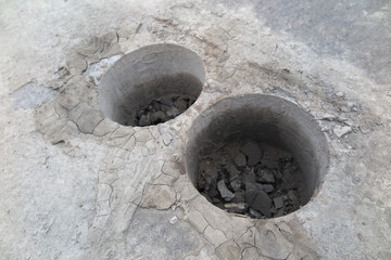 Cylindrical specimens (roadway core specimens) of the asphalt