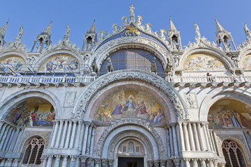 Fototapeta na wymiar The Patriarchal Cathedral Basilica of Saint Mark at the Piazza S