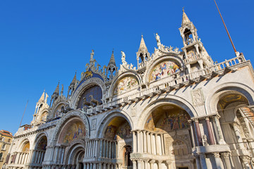 Fototapeta na wymiar The Patriarchal Cathedral Basilica of Saint Mark at the Piazza S