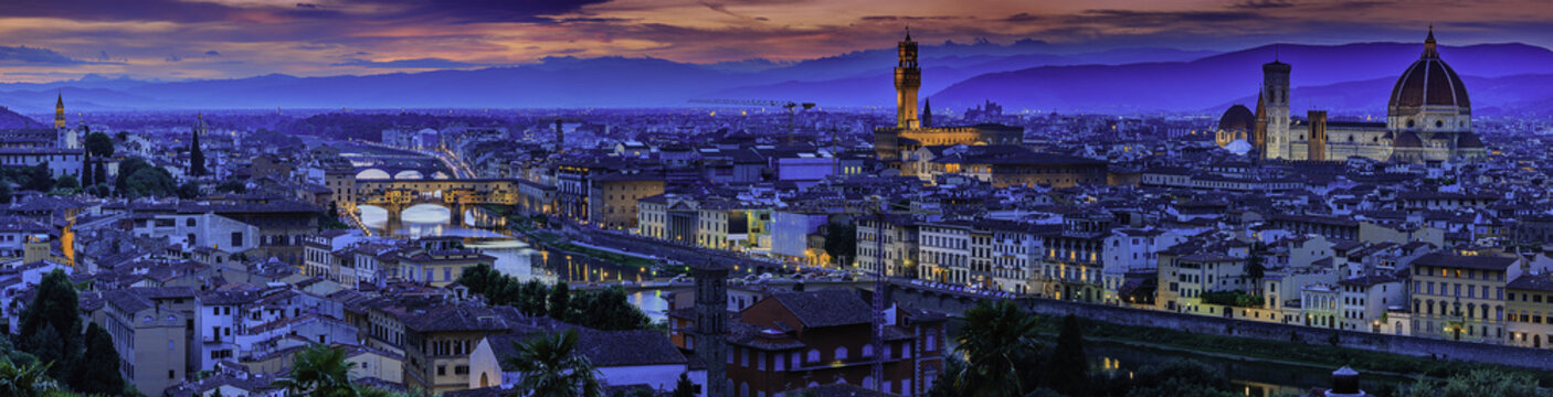 Florence city at sunset. Panoramic view to the river Arno