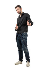 Naklejka premium Happy smiling winking young man with thumbs up